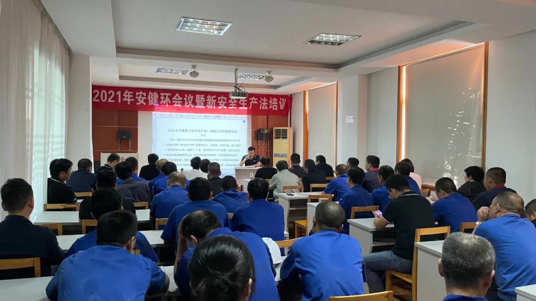 傾聽小偉人 | 澳瑪特沖床:調(diào)高起點(diǎn)找商場 自我加壓成“偉人”(圖2) 傾聽小偉人 | 澳瑪特沖床:調(diào)高起點(diǎn)找商場 自我加壓成“偉人”(圖2)