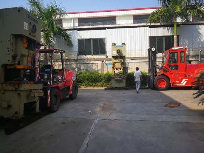 五金制造廠20臺氣動沖床3天內如何高效搬運完?(圖3) 五金制造廠20臺氣動沖床3天內如何高效搬運完?(圖3)