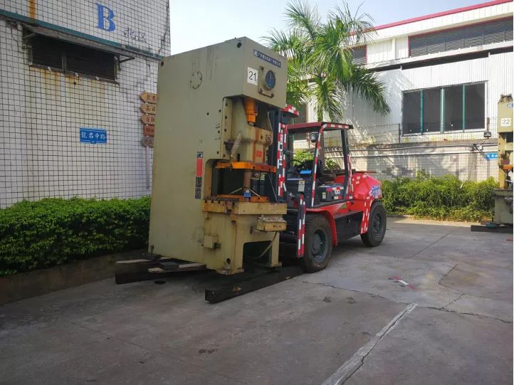 五金制造廠20臺氣動沖床3天內如何高效搬運完?(圖4) 五金制造廠20臺氣動沖床3天內如何高效搬運完?(圖4)