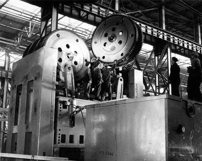 沖床的發(fā)展歷史(圖2)