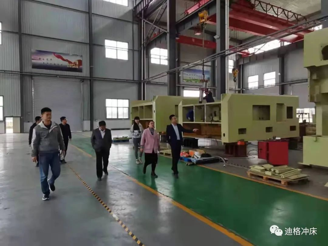 市工業強市高端裝備領導小組一行,來迪格重工考察調研。(圖1) 市工業強市高端裝備領導小組一行,來迪格重工考察調研。(圖1)