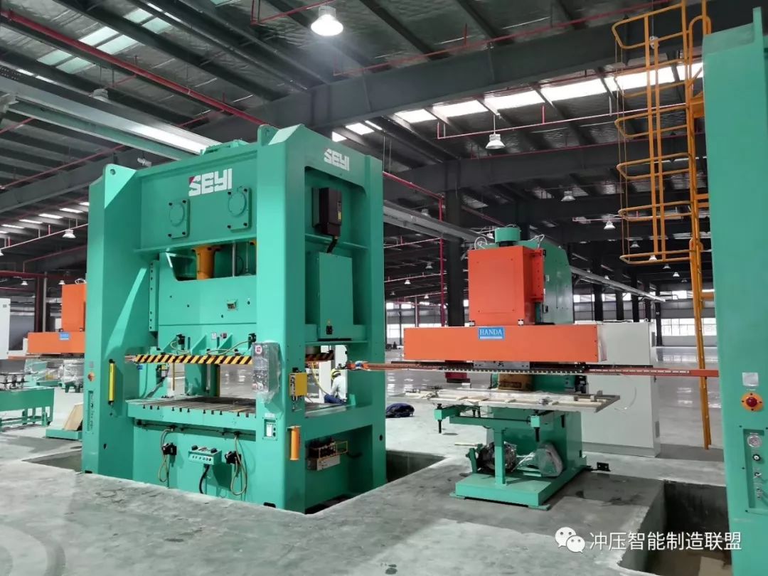 沖壓成型工藝特點及分類(圖5) 沖壓成型工藝特點及分類(圖5)