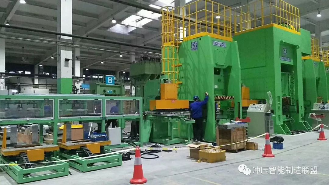 沖壓成型工藝特點及分類(圖14) 沖壓成型工藝特點及分類(圖14)